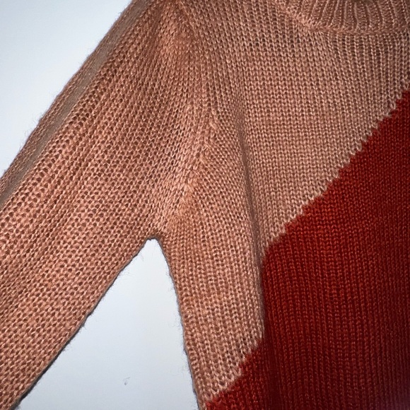 Two tone sweater - Picture 2 of 3